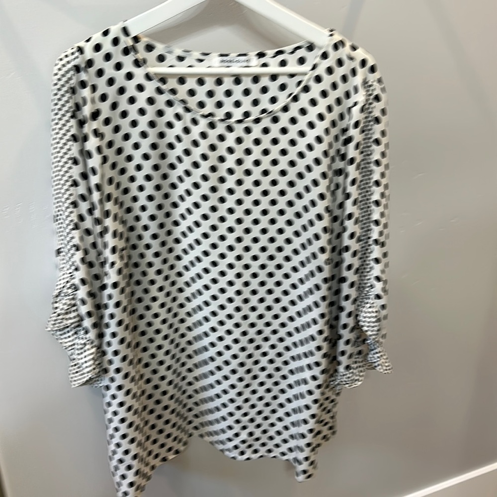 Polka dot 3/4 sleeve blouse size 1x